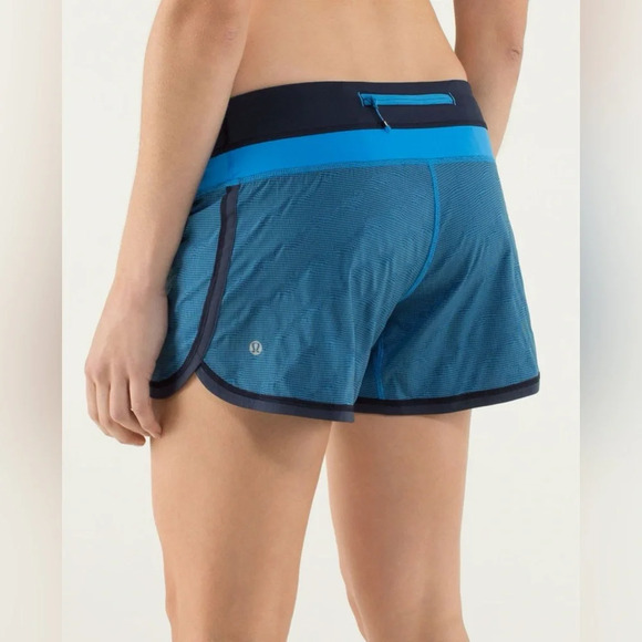 Women’s Lululemon Groovy Run Short Cornflower Blue Black Inkwell size 6 EUC - Picture 1 of 8